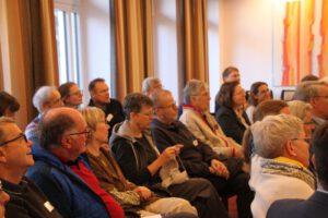 Interessierte Zuhörer-innen