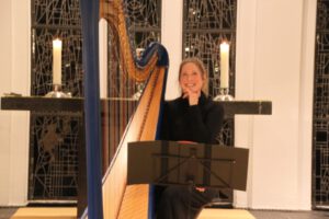 Harfenistin Konstanze Kuß