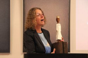 Dr. Anne Kirsch stellt die Königin vor