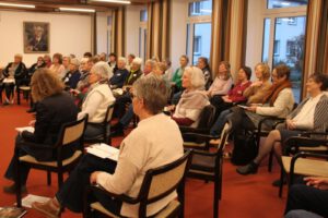 Interessierte Zuhörerinnen