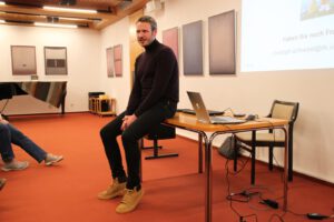 Prof. Schöbel beim Vortrag