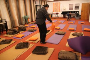 Der Raum wird vorbereitet