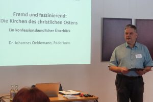 Herr Lazarek bei der Einführung in die Tagung ...