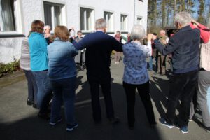 Kreistanz am Ostermorgen