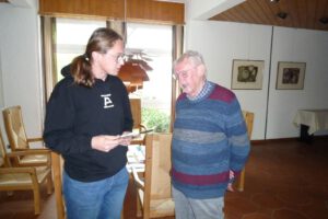 Verschiedene Generationen im Gespräch