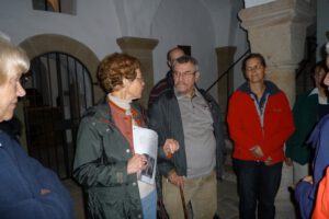 Führung durch die Kirche von Neuenheerse 2010