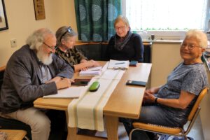 Gute Stimmung bei der Gruppe in der Teeküche